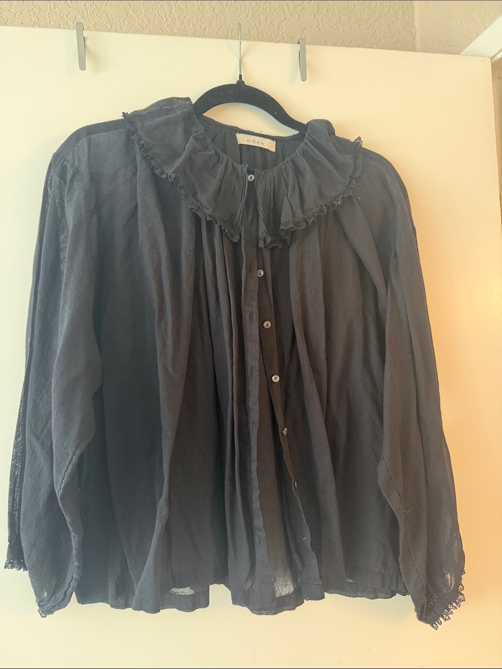 Doen Black Ruffled Collar Button-Down Blouse